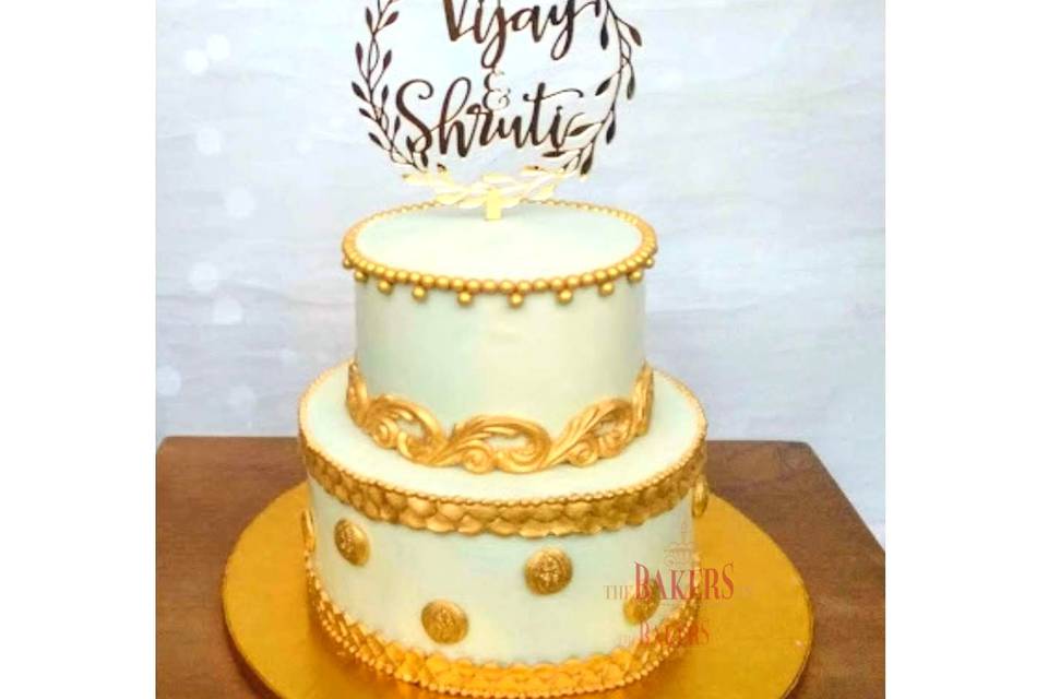 White & Gold Wedding Cake