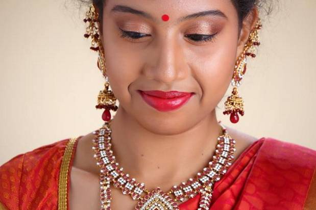 Vish-ualize Makeup Artistry