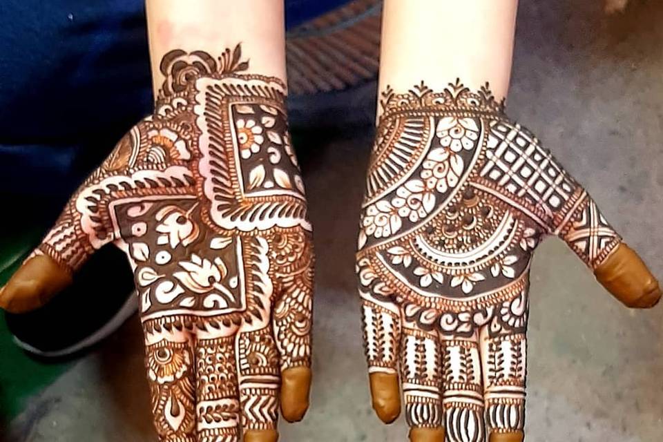 Mehendi artists