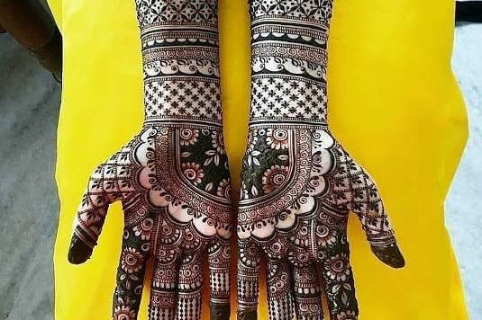 Mehendi artists