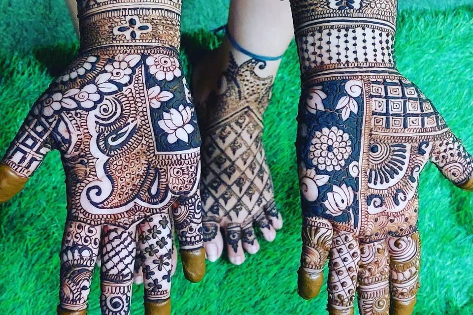 Mehendi artists