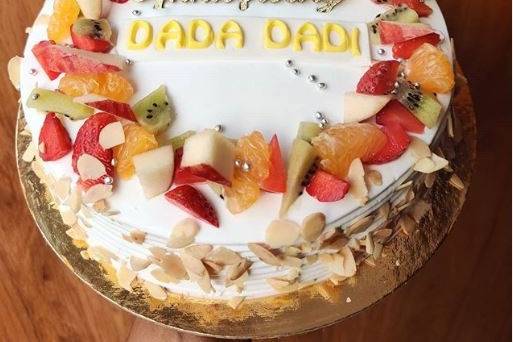 Super Cute Cake For DADI 🌺 DM to order ✓ 100% Eggless 💯 #dreamovenbakery  #dob #muzaffarnagar #bakedwithlove #cake #cakes #birt... | Instagram