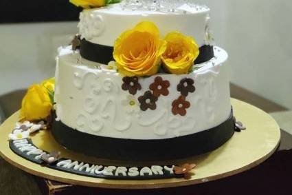 Elegant Anniversary Cake ❤️ . . . . . . . . #cakesinsta  #cakesforeveryoccasion #instacakes #anniversarycake #redheartcake  #simplecakes… | Instagram