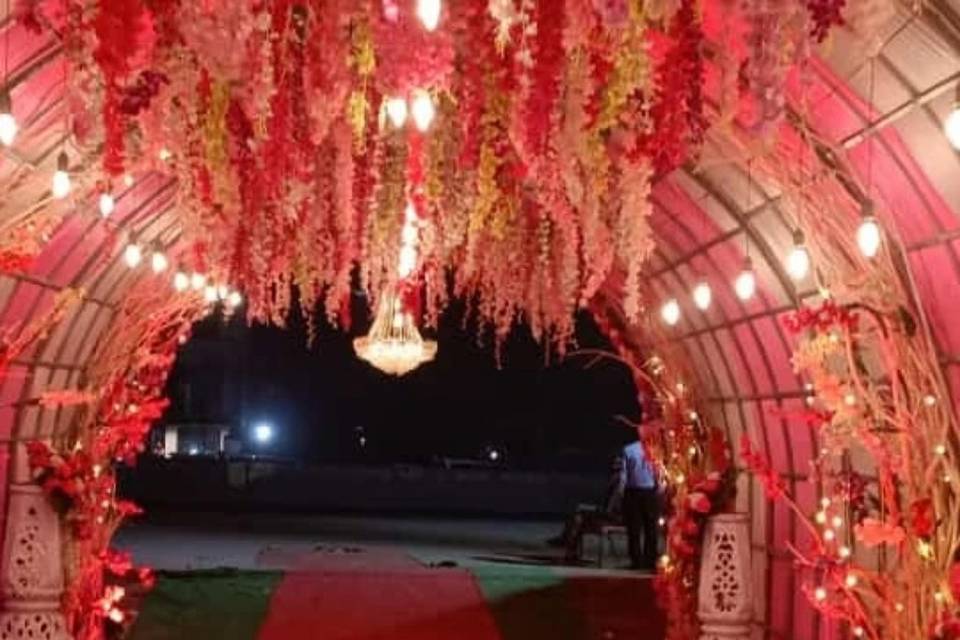 Entrance with red theme