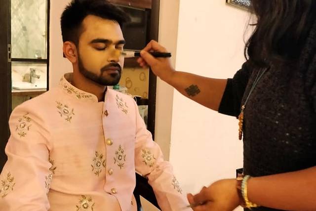 Groom's makeup