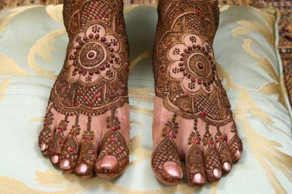 Special legs mehandi design