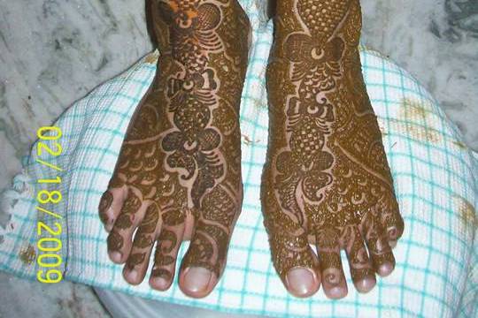 Bride legs mehandi design