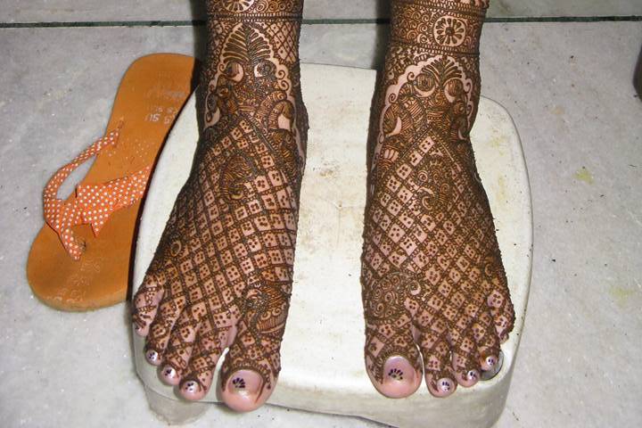 Full legs mehandi design