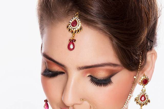 Neetu Singh - Makeup Artist & Hairstylist