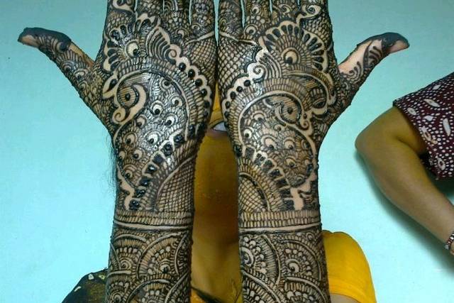 Atmiyata Mehendi Artist | Bridal Mehendi in Bangalore | Shaadi Baraati