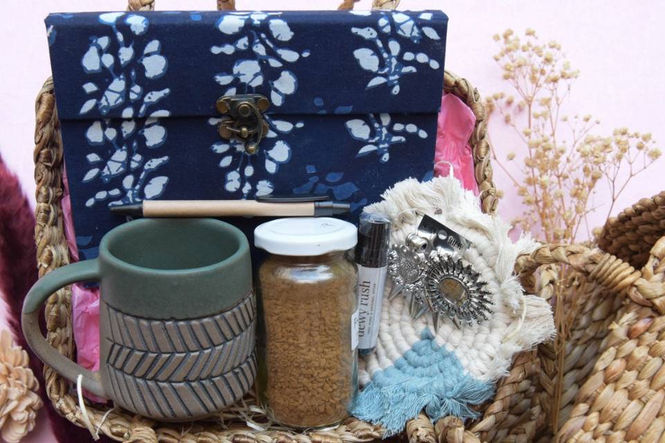 Perfect room hamper