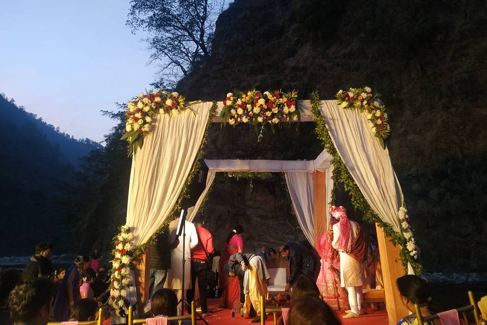 MANDAP IN THE LAP OF NATURE