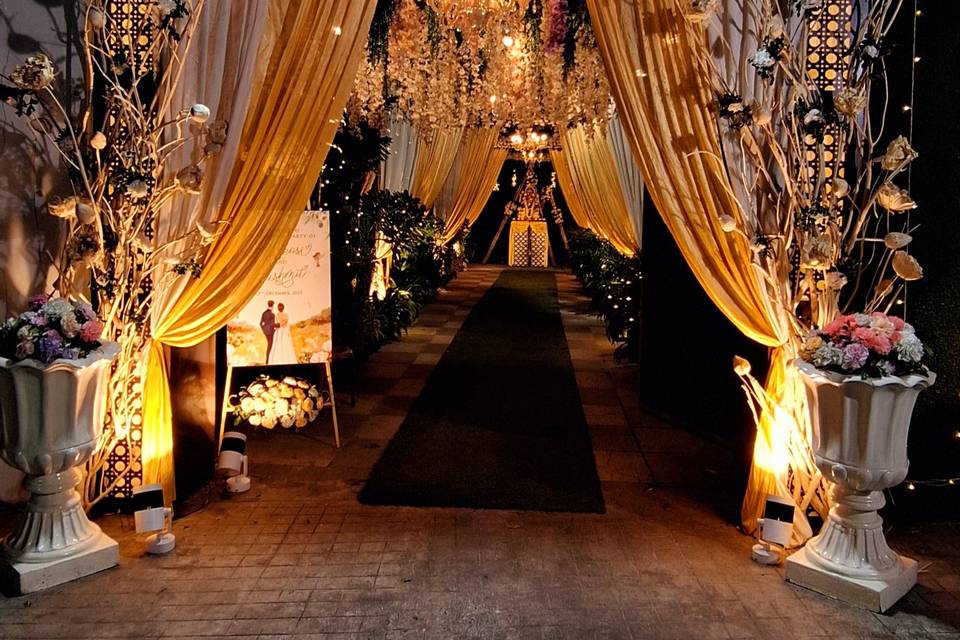 Entrance Aisle