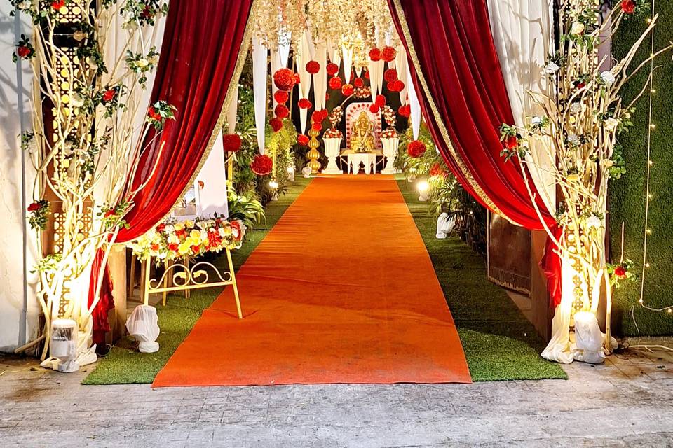 Entrance Aisle