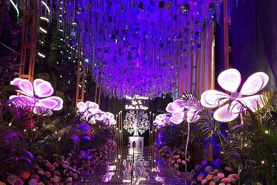 Entrance Aisle