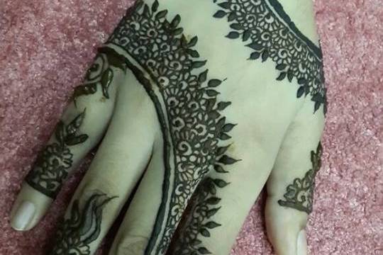 Intricate Mehndi Designs On Hands | Photo 88661