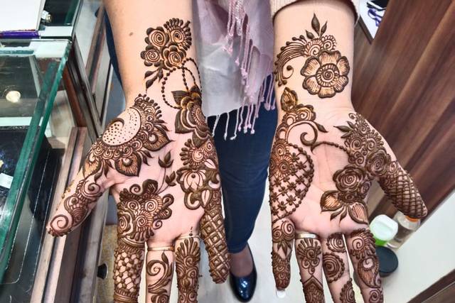 🤔🤔 Looking for Best Mehndi Artist In Delhi and other city Then Contact  ☎️☎️☎️ @keshavmehandiarts . . We use organic henna and give 100%… |  Instagram