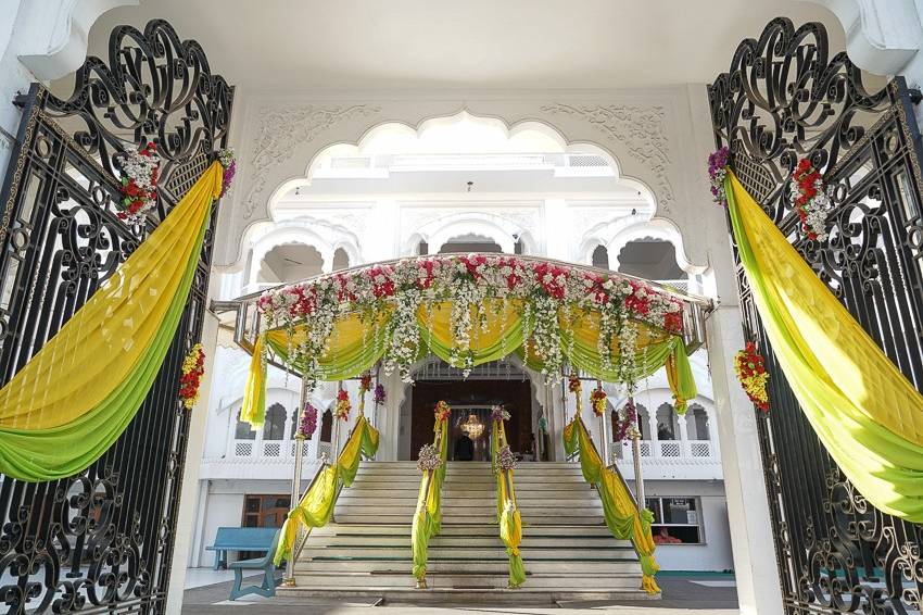 Entrance decor