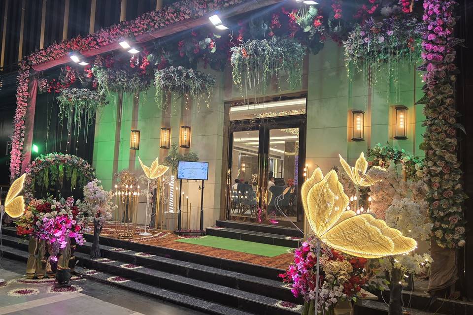 Eden Banquet Entry Decor