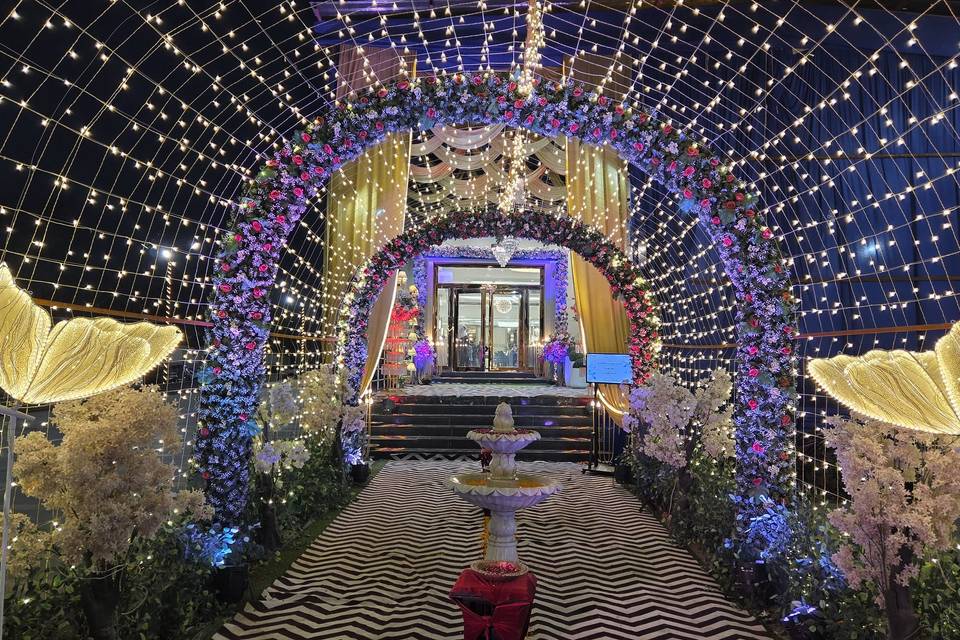Oval Banquet Entry Decor