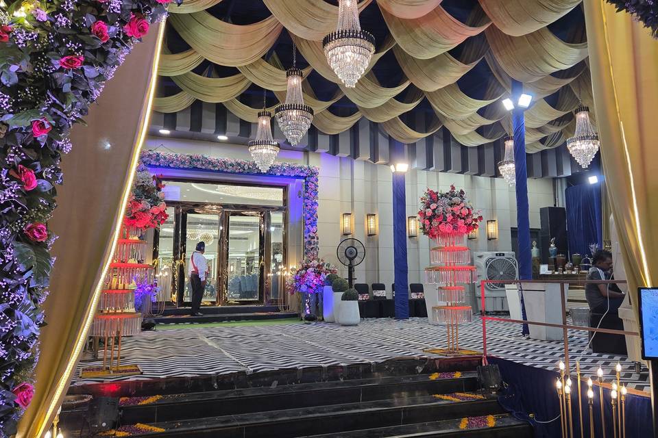 Oval Banquet Entry Decor