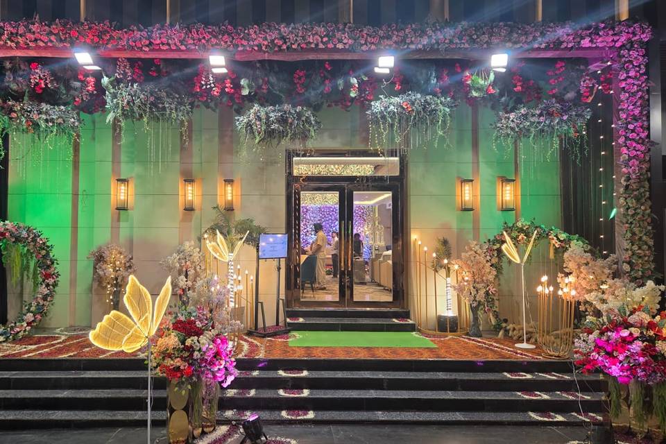 Eden Banquet Entry Decor