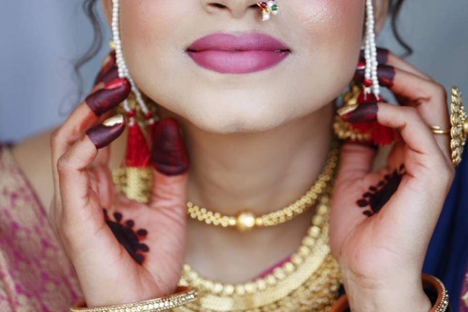 Marathi bride makeup and hairs