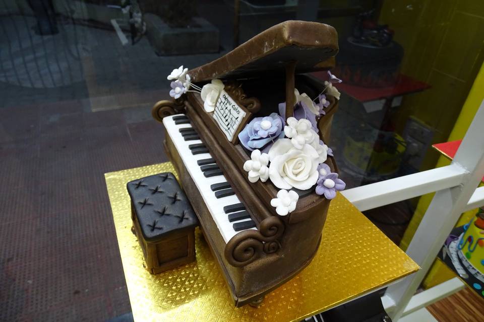 Piano cake