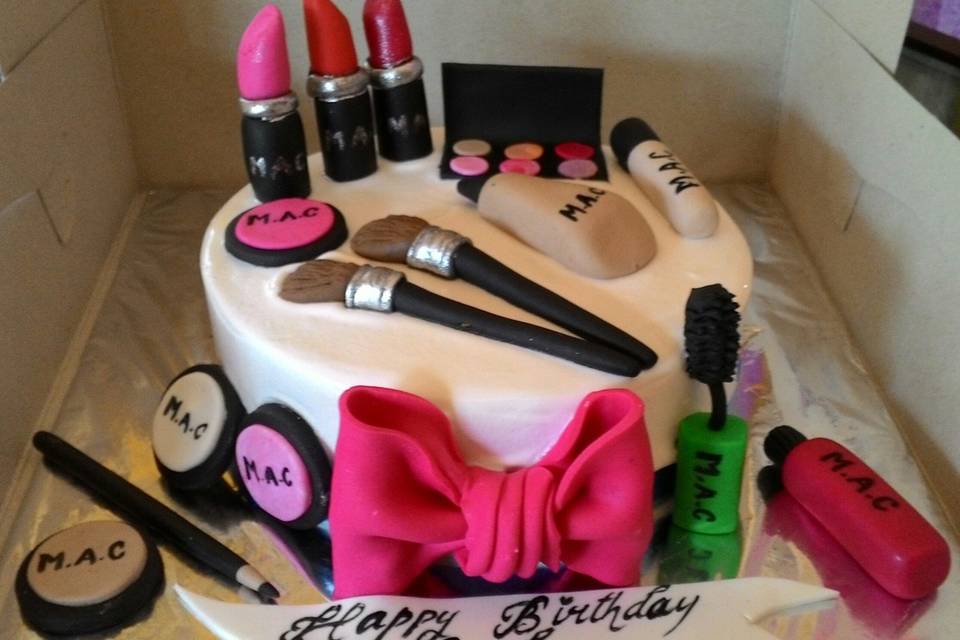 Mac beauty shopping cake