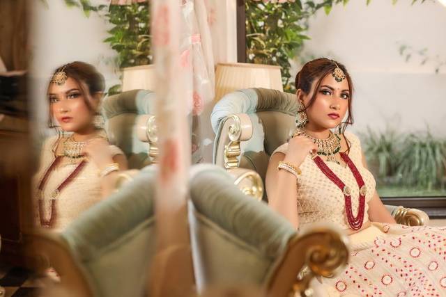 Pin by Nayab khan on pakistani wedding | Wedding photoshoot poses, Wedding  couple poses, Bride groom photoshoot