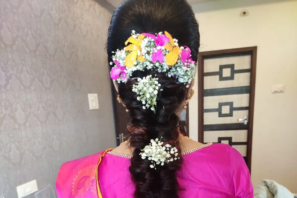 Traditional Bun Hairstyle for short hair | saree hairstyle with Jasmine  flower | Preity Neereekshan - YouTube