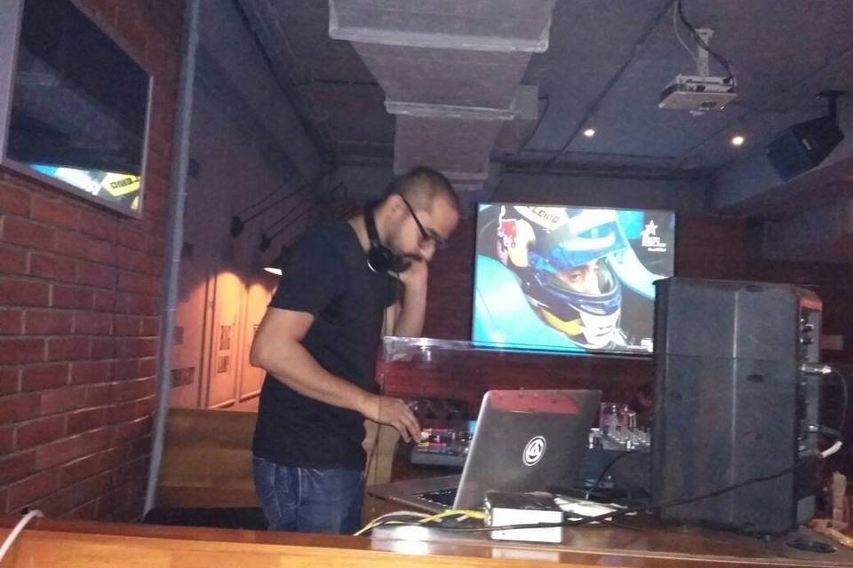 DJ Akshay