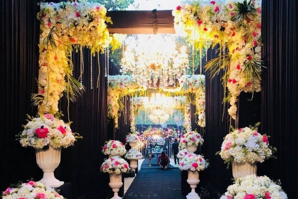 Passage Decor