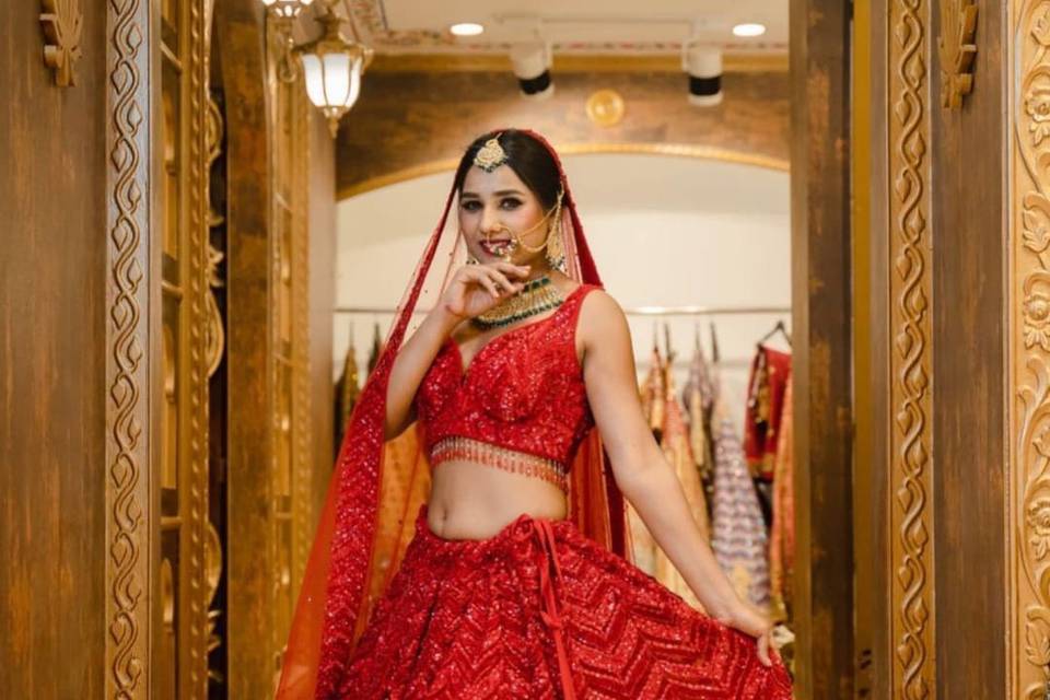 Design House Embroidered Exclusive Wedding Wear Velvet Lehenga Choli at Rs  5100 in Surat