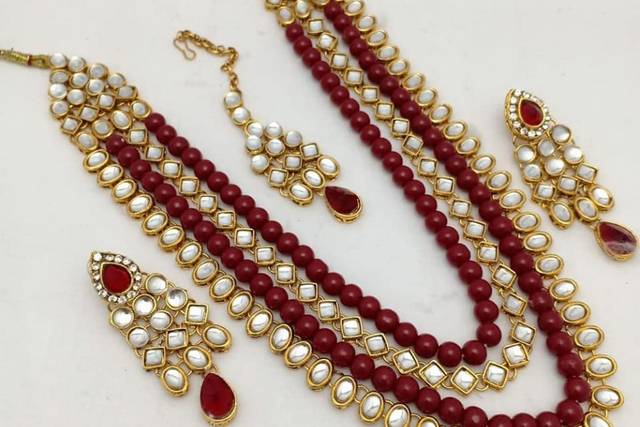 Artificial deals jewellery showroom