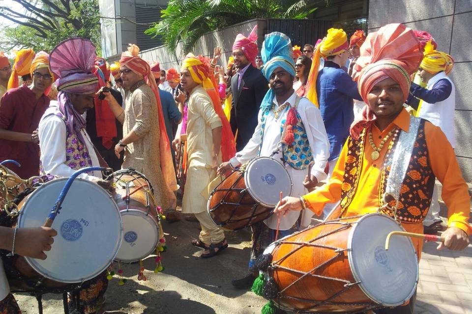 Mehendi dhol performance