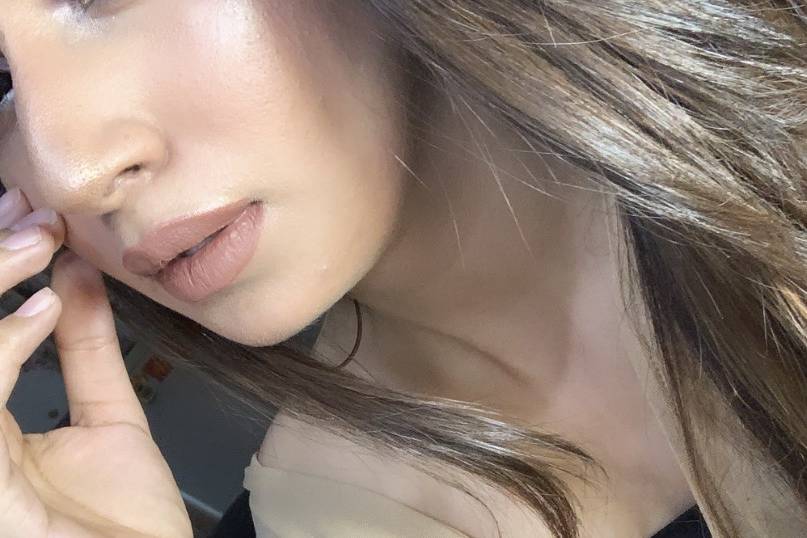 Nude makeup