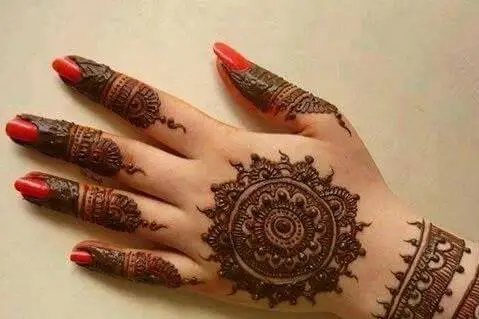 27 Stunning Butterfly Mehndi Designs: Simple And Unique | Fabbon