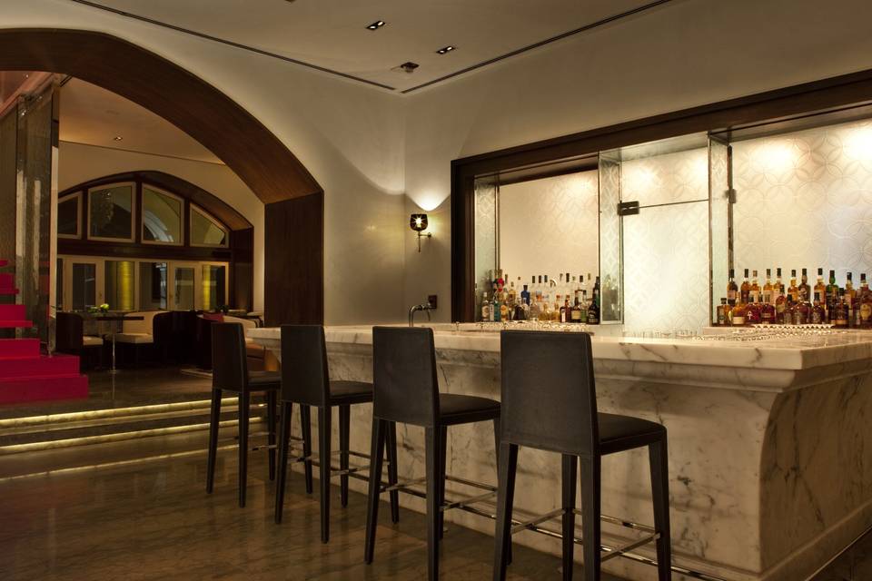 Bar and lounge