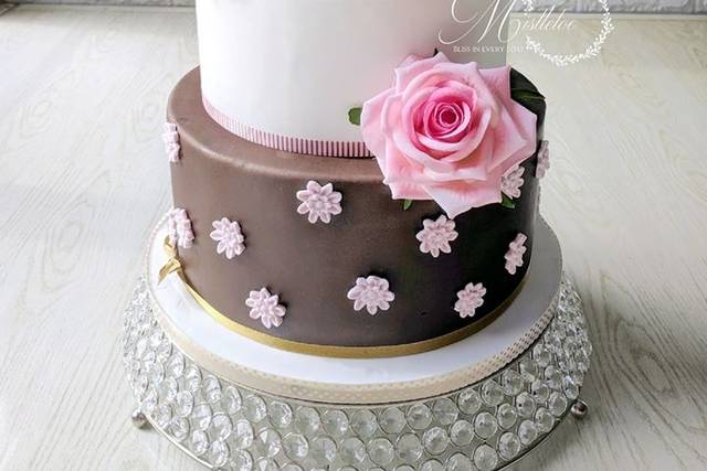 Elegant Floral Theme Fondant Cake (Express Delivery in 24 Hours) – Hot  Breads