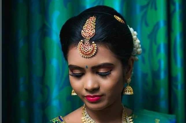 Glams Makeup Studio-Riya Makeup Artist