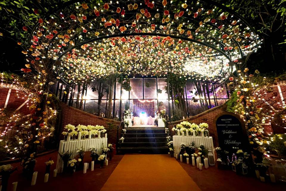 Glass house entry decor