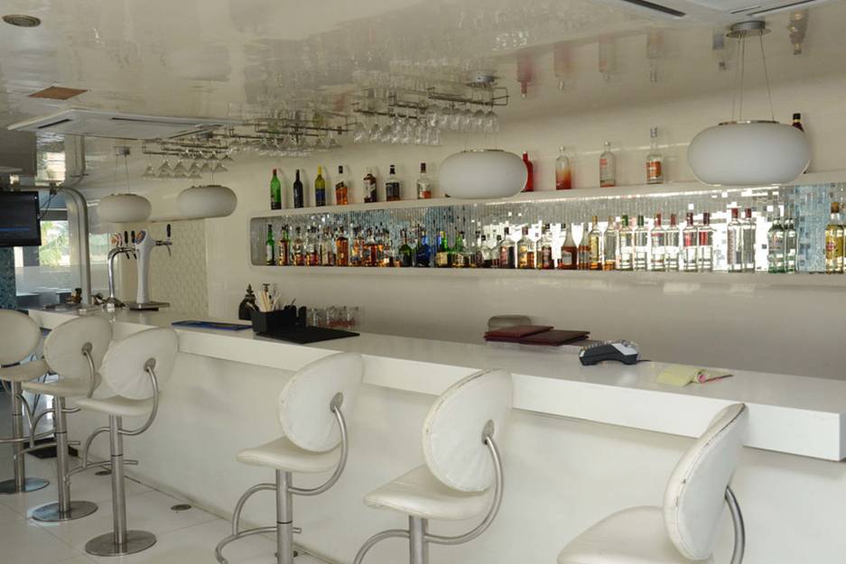 Bar and Lounge