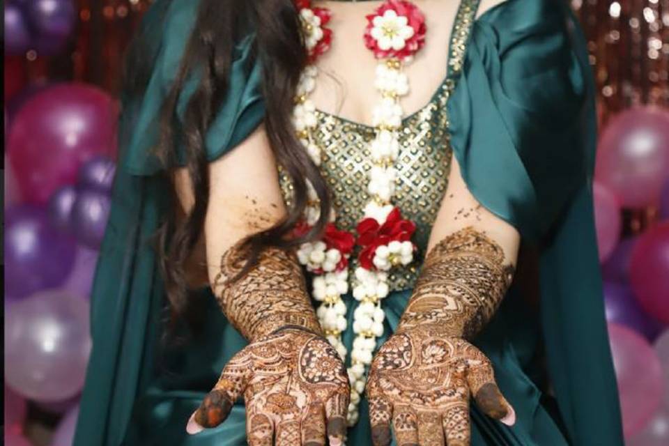 Anika bridal mehandi