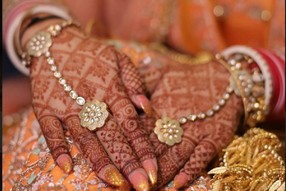 Anika bridal mehndi