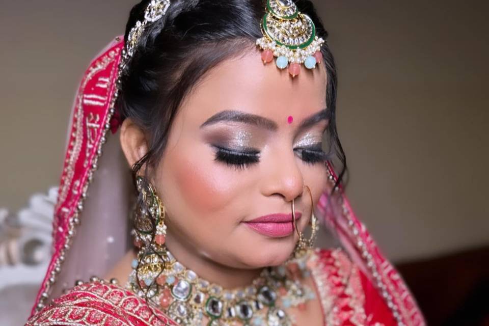 Makeupbykanishakhanna_1676959159_3042876430924216274_43495978880