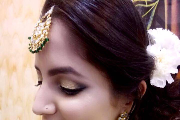 Shivani Dey Celebrity Makeup Artist