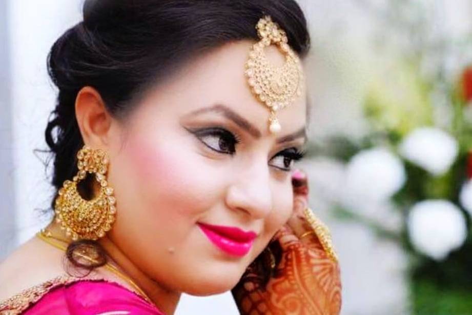 Shivani Dey Celebrity Makeup Artist