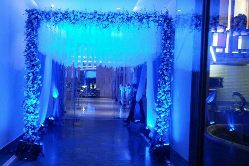 Entrance decor and lighting