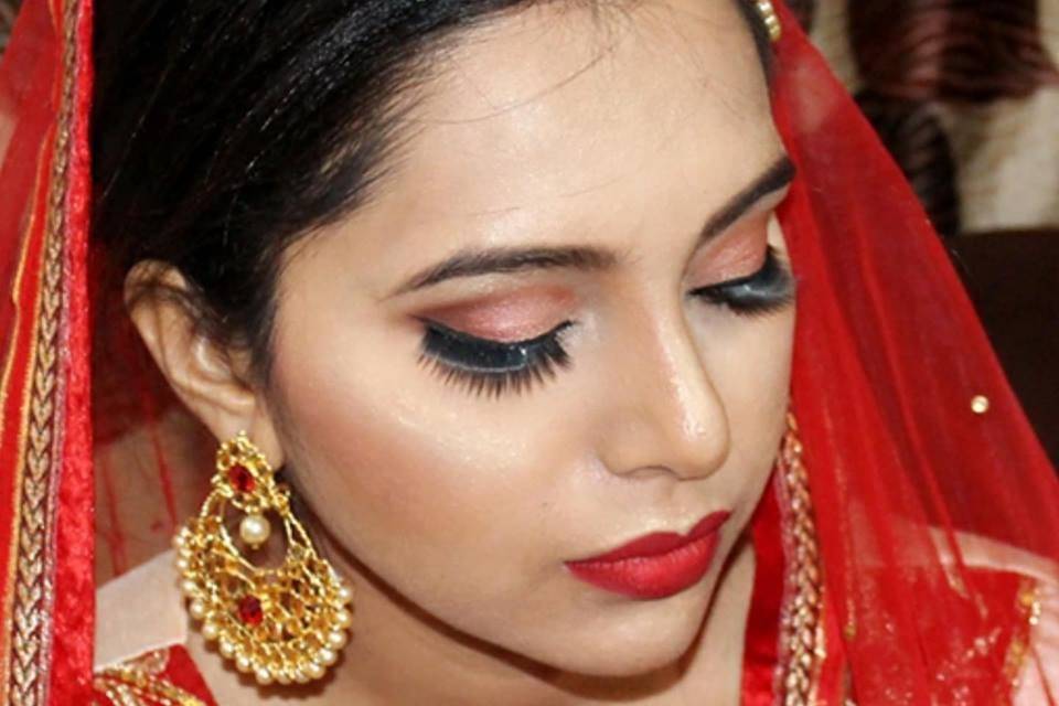 Chhaya Malhotra Makeovers - Professional Make-up Artist & Hair Dresser